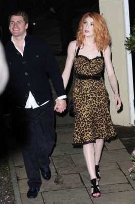 Girls_Aloud_minus_Nadine_leaving_X_Factor_studios_24_10_10_73.jpg