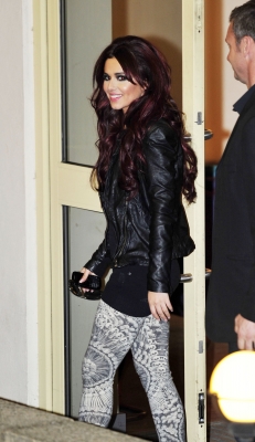 Girls_Aloud_minus_Nadine_leaving_X_Factor_studios_24_10_10_8.jpg