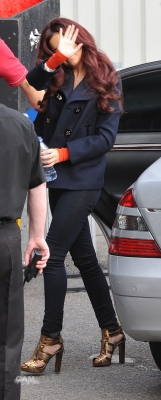 Cheryl_Cole_arriving_at_Fountain_Studios_29_10_10_19.jpg