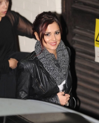 Cheryl_Cole_leaving_X_Factor_studios_31_10_10_3.jpg