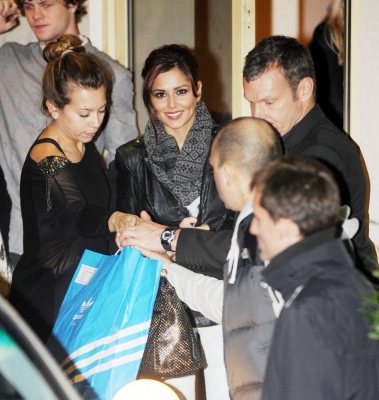 Cheryl_Cole_leaving_X_Factor_studios_31_10_10_5.jpg