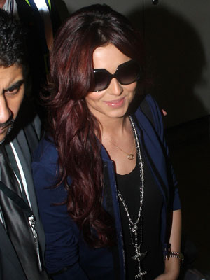 Cheryl_Cole_arriving_at_Heathrow_05_11_10_71.jpg
