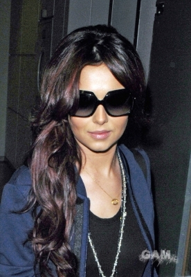 Cheryl_Cole_arriving_at_Heathrow_05_11_10_49.jpg