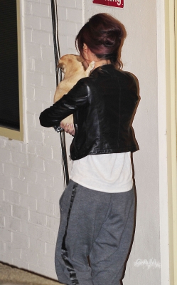 Cheryl_Cole_arriving_at_X_Factor_studios_07_11_10_12.jpg