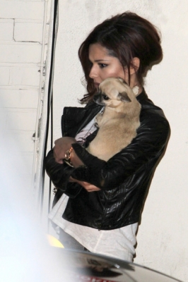 Cheryl_Cole_arriving_at_X_Factor_studios_07_11_10_24.jpg