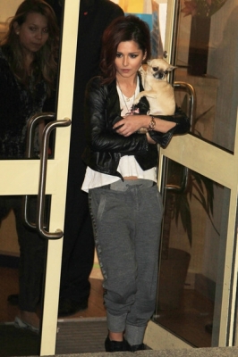 Cheryl_Cole_arriving_at_X_Factor_studios_07_11_10_25.jpg