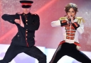Cheryl_performing_FFTL_on_French_Vivement_Dimanche_06_04_10_3.jpg