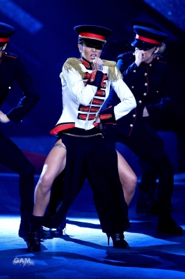 Cheryl_performs_at_live_show_of_Dutch_X-Factor_09_04_10_2.jpg