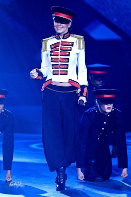 Cheryl_performs_at_live_show_of_Dutch_X-Factor_09_04_10_5.jpg