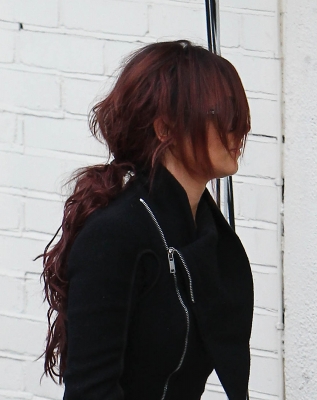 Cheryl_arrives_at_The_X_Factor_rehearsal_studios_12_11_10_7.jpg