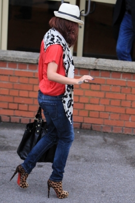 Cheryl_arriving_at_Fountain_Studios_tonights_show_13_11_10_28.jpg