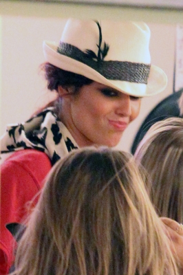 Cheryl_and_Kimberley_leaving_the_X_Factor_studios_13_11_10_1.jpg