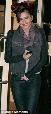 Cheryl_Cole_arriving_at_X_Factor_studios_14_11_10_21.jpg