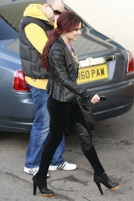 Cheryl_Cole_arriving_at_X_Factor_studios_19_11_10_2.jpg
