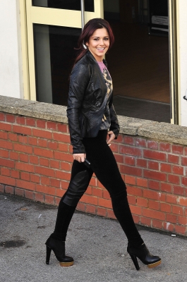 Cheryl_Cole_arriving_at_X_Factor_studios_19_11_10_22.jpg