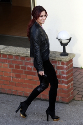 Cheryl_Cole_arriving_at_X_Factor_studios_19_11_10_4.jpg