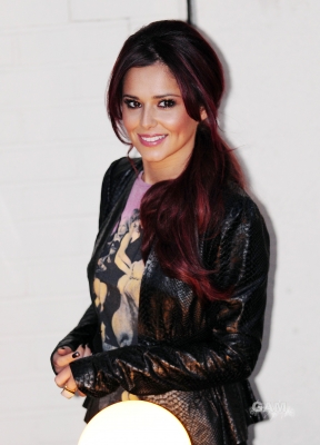 Cheryl_Cole_arriving_at_X_Factor_studios_19_11_10_53.jpg