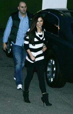 Cheryl_Cole_arriving_at_the_X-Factor_studios_21_11_10_4.jpg