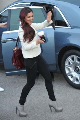 Cheryl_Cole_arriving_at_X_Factor_studios_20_11_10_18.jpg