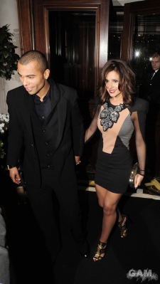 Cheryl_and_Kimberley_arriving_at_Mandarin_Oriental_12_01_10_100.jpg
