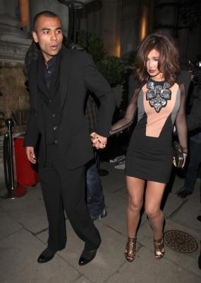 Cheryl_and_Kimberley_arriving_at_Mandarin_Oriental_12_01_10_12.jpg