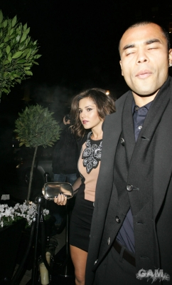 Cheryl_and_Kimberley_arriving_at_Mandarin_Oriental_12_01_10_120.jpg