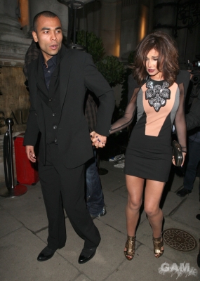 Cheryl_and_Kimberley_arriving_at_Mandarin_Oriental_12_01_10_126.jpg
