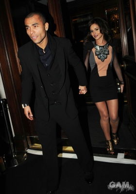 Cheryl_and_Kimberley_arriving_at_Mandarin_Oriental_12_01_10_167.jpg