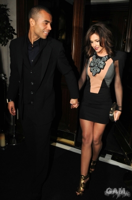 Cheryl_and_Kimberley_arriving_at_Mandarin_Oriental_12_01_10_171.jpg