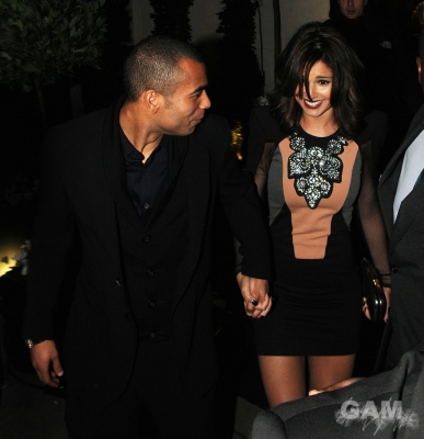 Cheryl_and_Kimberley_arriving_at_Mandarin_Oriental_12_01_10_176.jpg