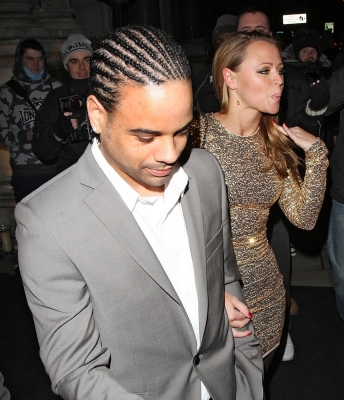 Cheryl_and_Kimberley_arriving_at_Mandarin_Oriental_12_01_10_198.jpg