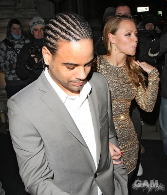 Cheryl_and_Kimberley_arriving_at_Mandarin_Oriental_12_01_10_215.jpg