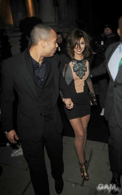 Cheryl_and_Kimberley_arriving_at_Mandarin_Oriental_12_01_10_44.jpg