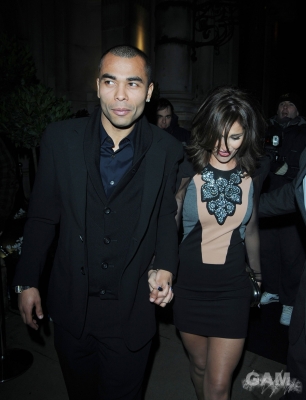 Cheryl_and_Kimberley_arriving_at_Mandarin_Oriental_12_01_10_47.jpg