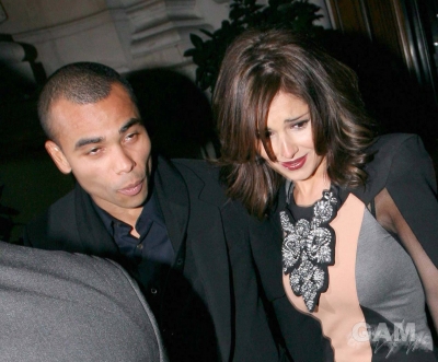 Cheryl_and_Kimberley_arriving_at_Mandarin_Oriental_12_01_10_85.jpg