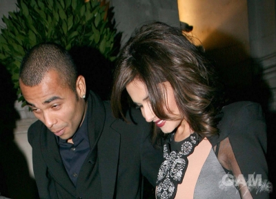 Cheryl_and_Kimberley_arriving_at_Mandarin_Oriental_12_01_10_88.jpg