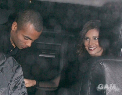 Cheryl_and_Kimberley_arriving_at_Mandarin_Oriental_12_01_10_92.jpg