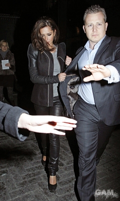 Cheryl_arrives_at_Denmarks_airport_04_03_10_18.jpg