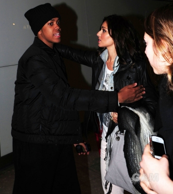 Cheryl_Cole_arrives_at_Heathrow_airport_28_01_10_28.jpg