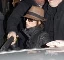 Cheryl_Cole_arrives_at_Heathrow_airport_in_London_23_02_10_31.jpg
