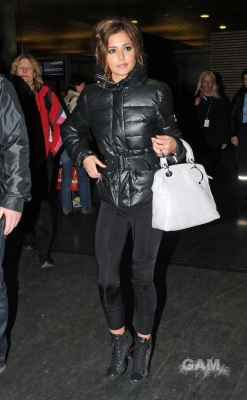 Cheryl_Cole_arrives_at_Oslo_International_airport_07_04_10_11.jpg