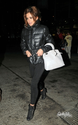 Cheryl_Cole_arrives_at_Oslo_International_airport_07_04_10_13.jpg