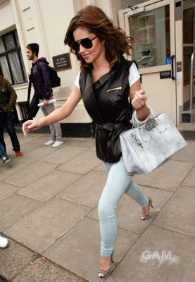 Cheryl_Cole_Arriving__Leaving_Radio_1s_Live_Lounge_23_03_10_52.jpg