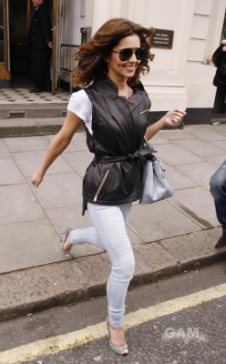 Cheryl_Cole_Arriving__Leaving_Radio_1s_Live_Lounge_23_03_10_61.jpg