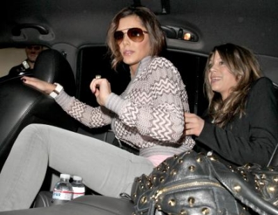 Cheryl_Cole_arriving_at_LAX_airport_17_02_10_66.jpg