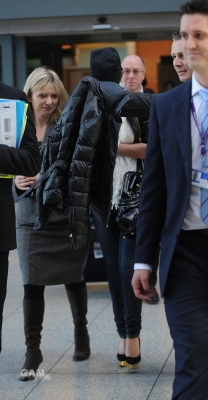 Cheryl_Cole_at_Heathrow_06_03_10_23.jpg