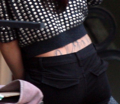Cheryl_Cole_arriving_at_X_Factor_studios_25_11_10_5.jpg