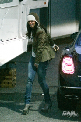Cheryl_Cole_arriving_at_X_Factor_studios_28_11_10_8.jpg