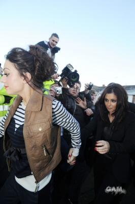 Cheryl_and_Cher_arriving_leaving_Chers_house_07_12_10_23.jpg