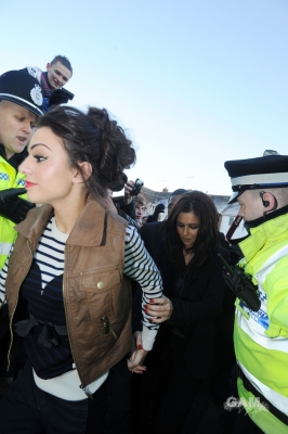 Cheryl_and_Cher_arriving_leaving_Chers_house_07_12_10_25.jpg